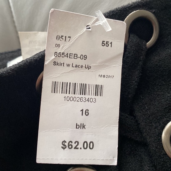 Velour polyester skirt in black with braided detail in front. A line fit. - Picture 5 of 5